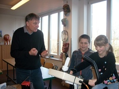 Schüler auf dem Energierad, Copyright: Astrid Lindgren Schule Schwerin